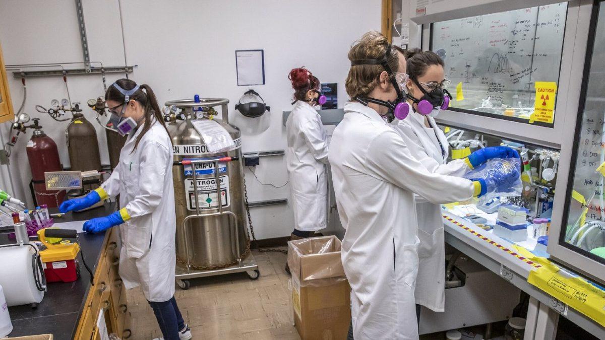 Bilim İnsanları, Einsteinyum Elementinin 69 Yıllık Gizemini Çözdü