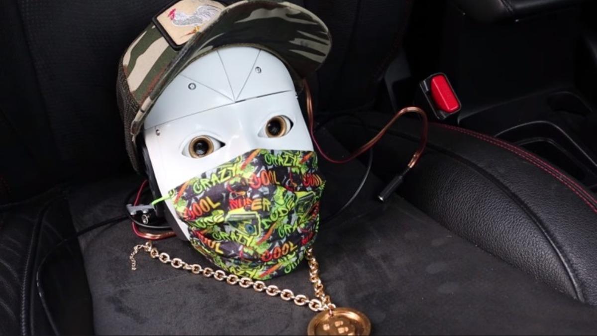 Türk YouTuber’dan Kendi Sözlerini Yazıp Söyleyen Yapay Zeka Destekli Robot Rapçi: E-Bliss