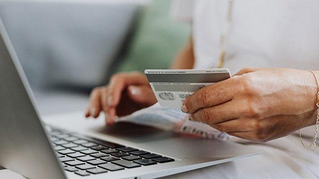 Geçtiğimiz Yıl İnternette Kaç Para Harcadığımız Hesaplandı: Sadece Kredi Kartıyla 33 Boğaz Köprüsü Alabilirdik