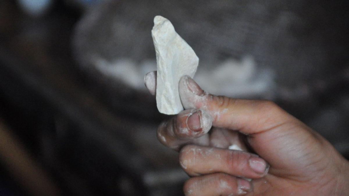 Bazı İnsanların Toprak, Kalem Ucu, Kâğıt Gibi Nesneleri Dişleme Arzusunun Sebebi Nedir?