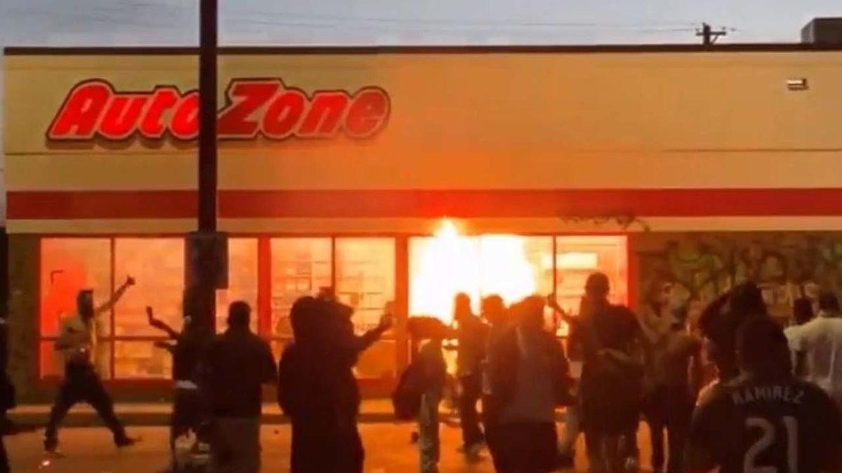 ABD Polisi, George Floyd Gösterilerinin ’Şemsiye Adamı’nı Google’ın Konum Verileriyle Arıyor