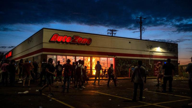 ABD Polisi, George Floyd Gösterilerinin ’Şemsiye Adamı’nı Google’ın Konum Verileriyle Arıyor