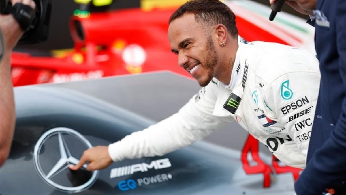 Lewis Hamilton Anlaşmayı İmzaladı: Yeni Sezonda da Mercedes İçin Yarışacak