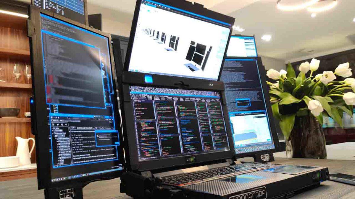 7 Dahili Ekranlı Garip Bir Tasarıma Sahip Olan Dizüstü Bilgisayar: Aurora 7