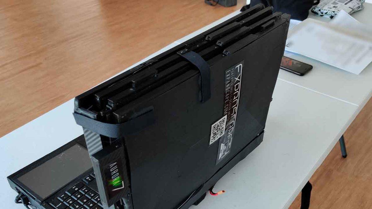 7 Dahili Ekranlı Garip Bir Tasarıma Sahip Olan Dizüstü Bilgisayar: Aurora 7