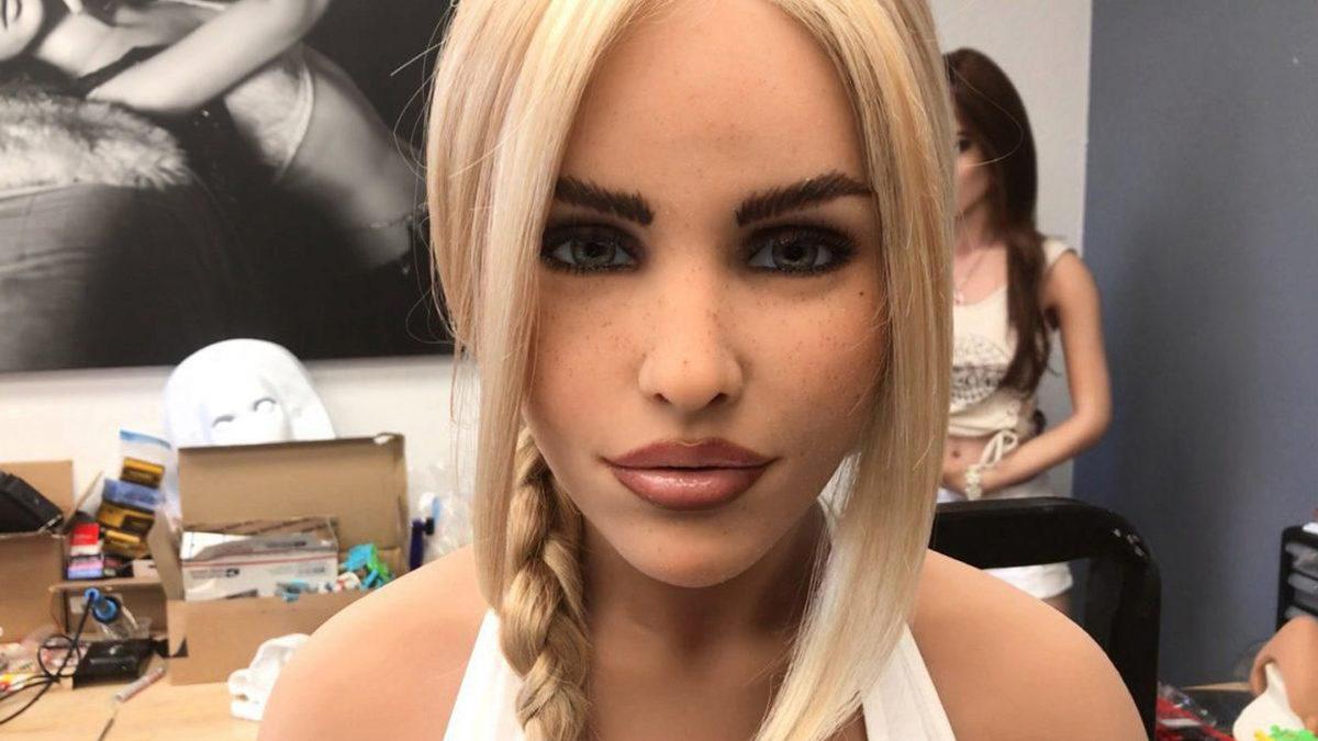 Hacklenmiş Bir Seks Robotunun İşlediği Cinayetten Kimler Sorumlu Tutulur?