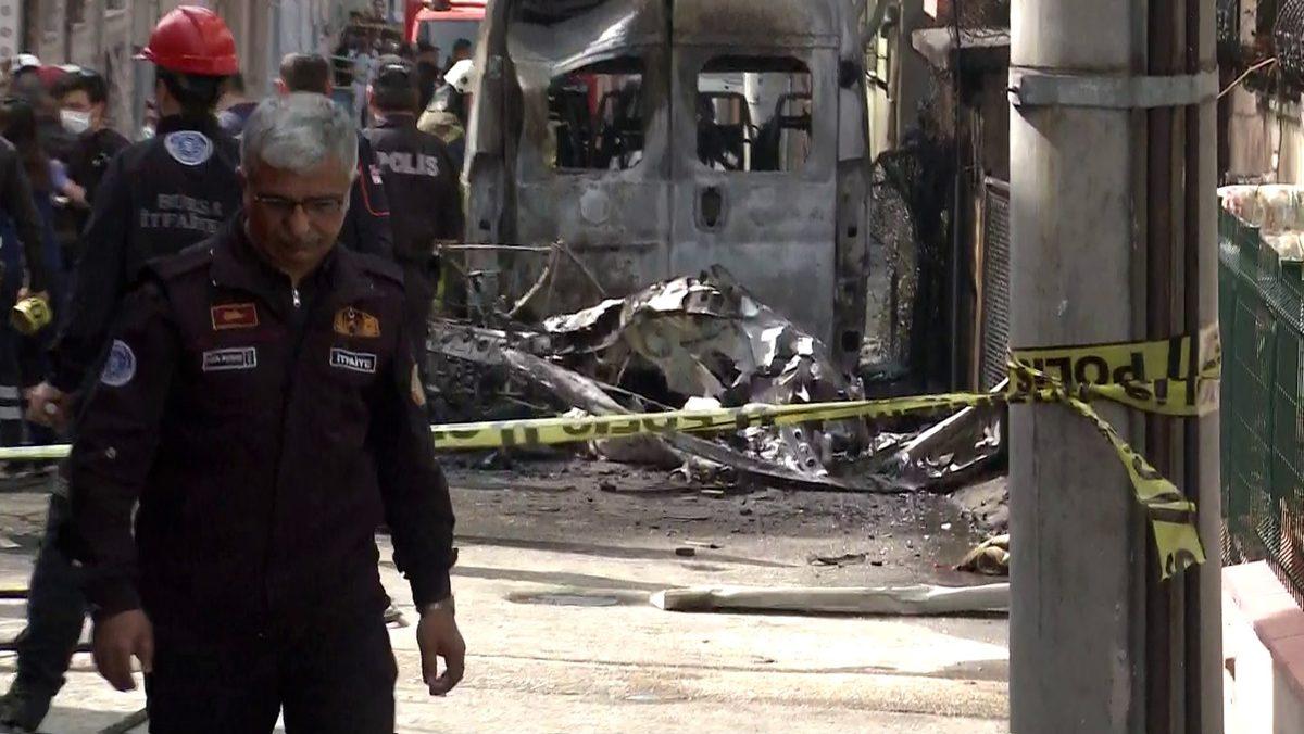 Bursa’da Sokağa Uçak Düştü! İşte Olay Yerinden İlk Görüntüler...