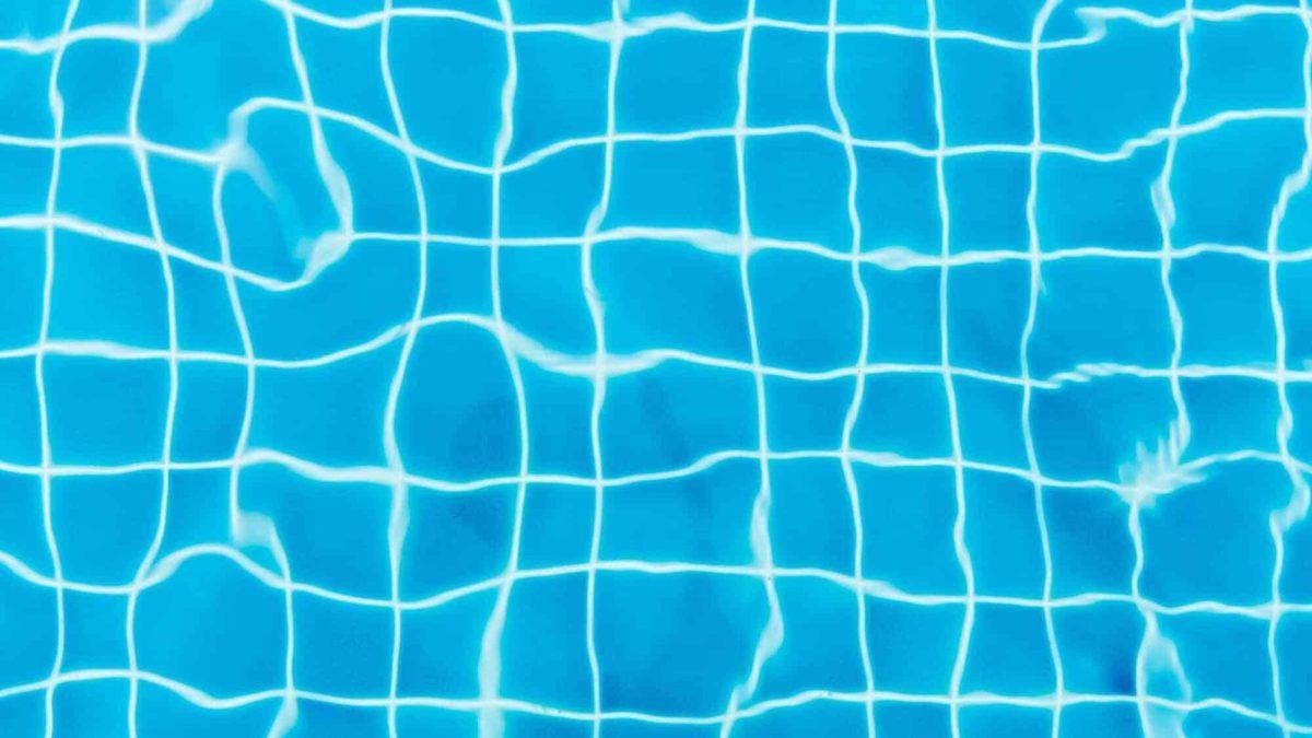 İnsanların Fikirlerini Değiştirmenin Ne Kadar Kolay Olduğunu Gösteren Şaka: Tehlikeli Su Parodisi