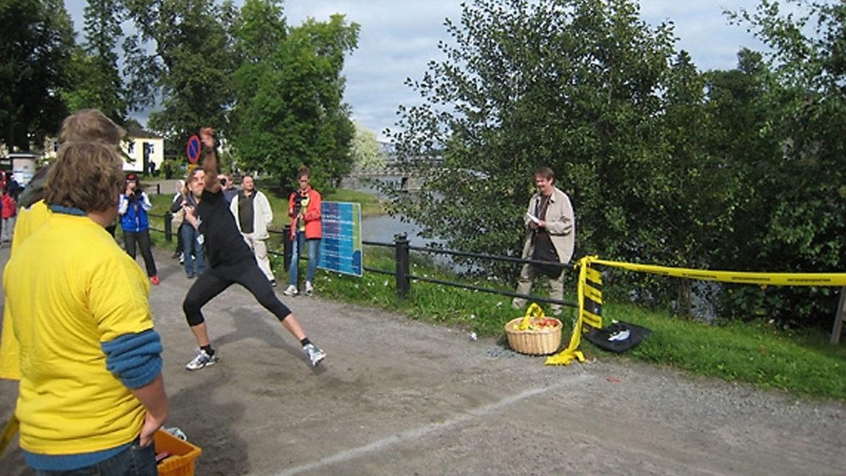 Stres Atmak İçin Birebir: Finlandiya’da Düzenlenen ’Telefon Fırlatma Yarışması’ Hakkında İlginç Bilgiler