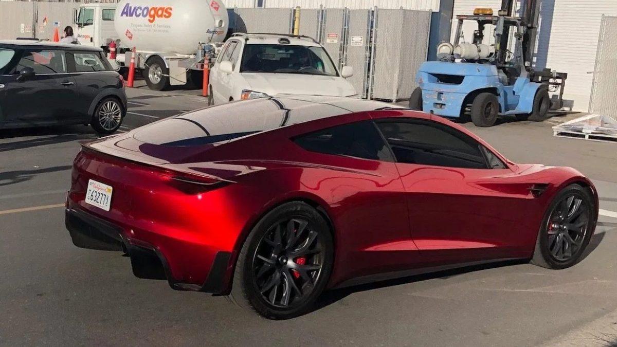 Elon Musk: Tesla Roadster’ın Gerçekten de Yerden Havalanmasını İstiyorum
