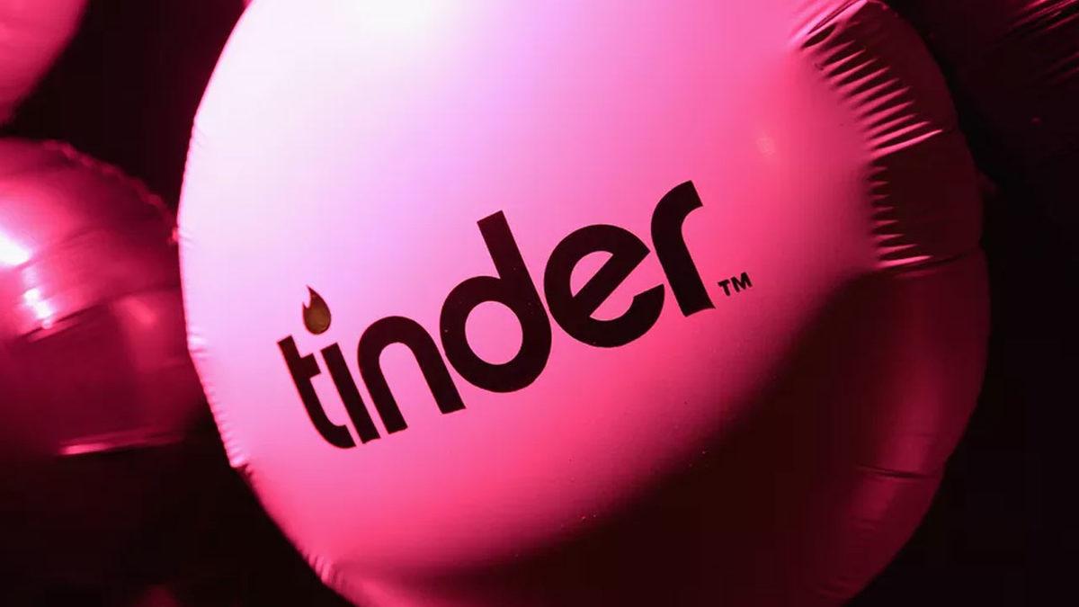 Tinder’ın Telefon Aksesuarı ve Kıyafet Üreteceğine İşaret Eden Patentler Ortaya Çıktı
