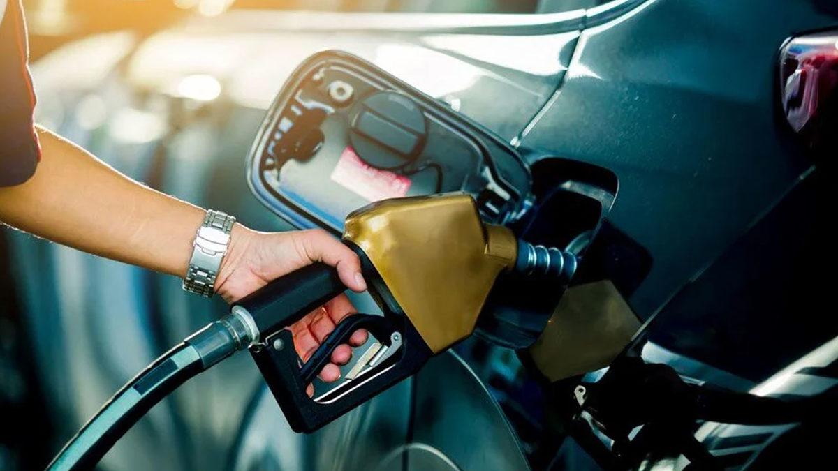 Mutlu Bayramlar... Benzine Devasa Bir Zam Daha Geldi!