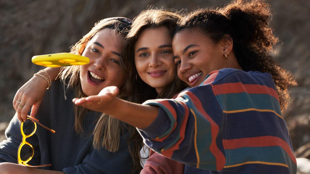 Snapchat, Koşarken Etrafınızda Uçarak Kişisel Kameramanınız Olacak ’Minik’ Drone’unu Tanıttı [Video]