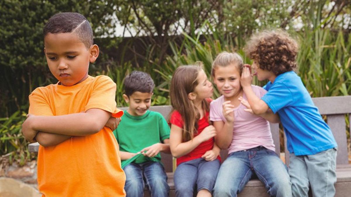 İlkokul Öğrencilerinin Bile Irkçılık Yüzünden Birbirine Düşebileceğini Gösteren ’Bölünmüş Sınıf Deneyi’