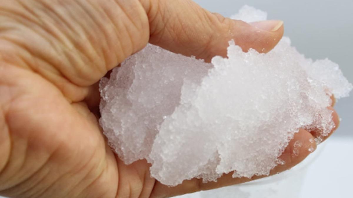 Kullanılmış Bebek Bezlerinde Görülen Bu Gizemli Jelimsi Madde Aslında Ne İşe Yarıyor?