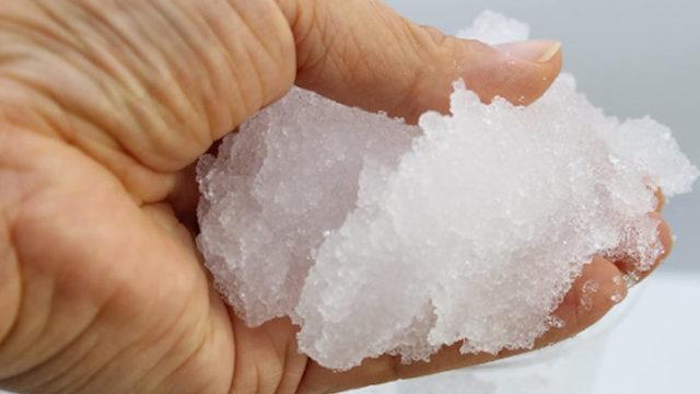 Kullanılmış Bebek Bezlerinde Görülen Bu Gizemli Jelimsi Madde Aslında Ne İşe Yarıyor?