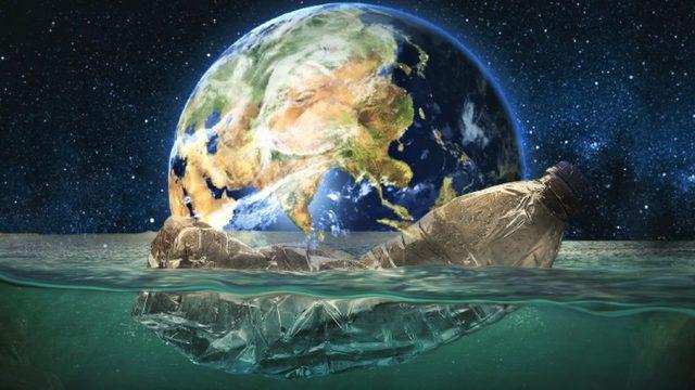 Plastik Atık Sorununu Çözebilecek Büyük Adım: Doğada Çözünmesi Yüzyıllar Alan Plastiği 24 Saatte Parçalayan Bir Enzim Geliştirildi