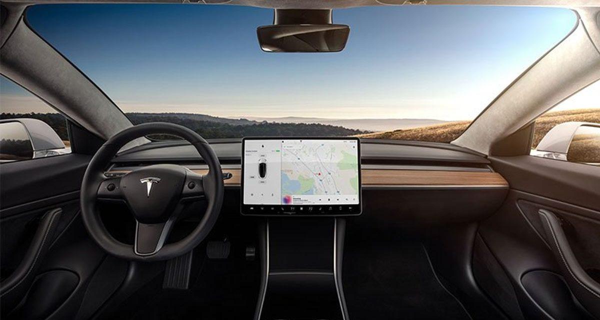 Tesla, Sürücülerin Hızlarını Görmelerine Engel Olan Kritik Bir Hata Sebebiyle On Binlerce Aracını Geri Çağırdı