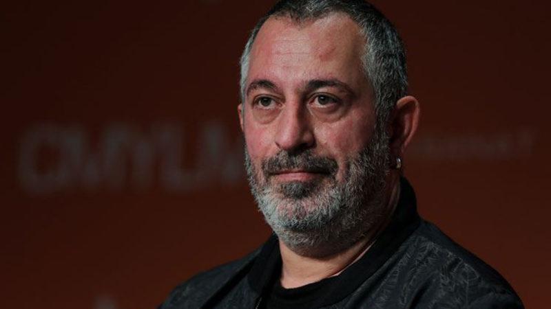 Cem Yılmaz, Hürriyet’i Taklit Edip Adına Sahte Haber Yapan Sitelere Tepki Gösterdi