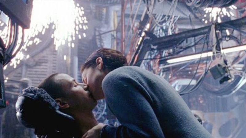 Matrix’te Trinity’nin Neo’yu Öpmesi Onu Hayata Nasıl Geri Getiriyor?