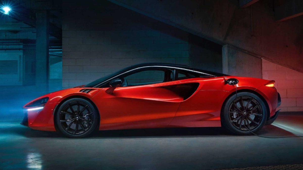 McLaren, 671 Beygirlik Yeni Hibrit Spor Otomobili Artura’yı Tanıttı