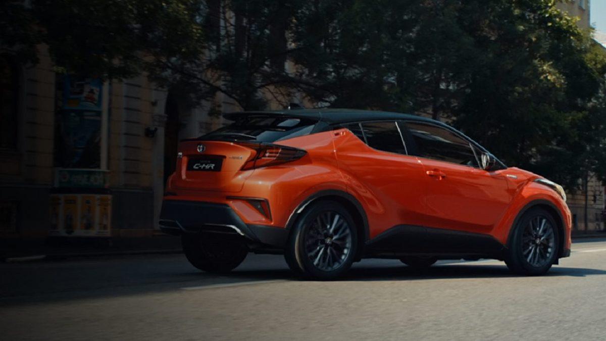 Hibrit Motoru ile Dikkat Çeken Toyota C-HR 2022 Tüm Özellikleri ve Fiyat Listesi