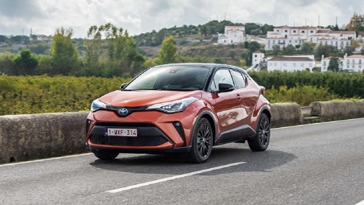 Hibrit Motoru ile Dikkat Çeken Toyota C-HR 2022 Tüm Özellikleri ve Fiyat Listesi