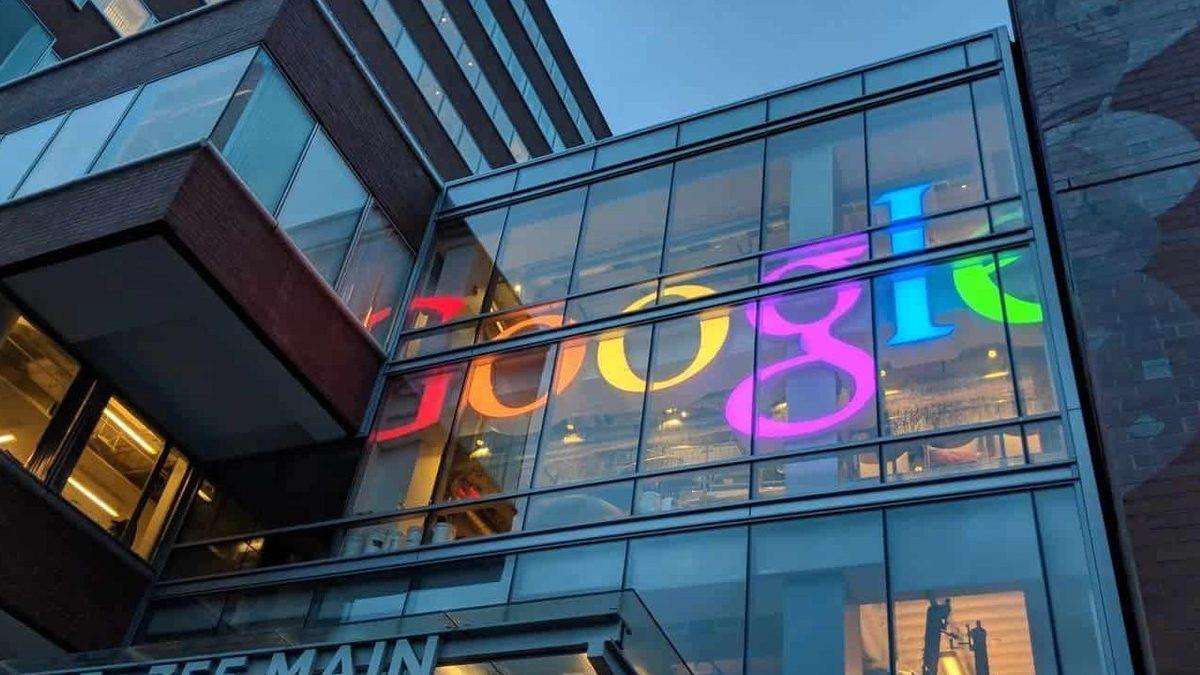 Google, Şirketin Yapay Zeka Çalışmalarını ’Eleştiren’ Bir Çalışanını Kovdu!