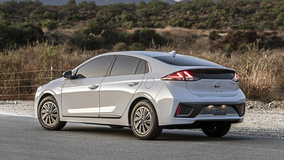 Passat, Corolla, Civic ve Dahası: Otomobil Modellerinin İsimleri Nereden Geliyor, Anlamları Ne?