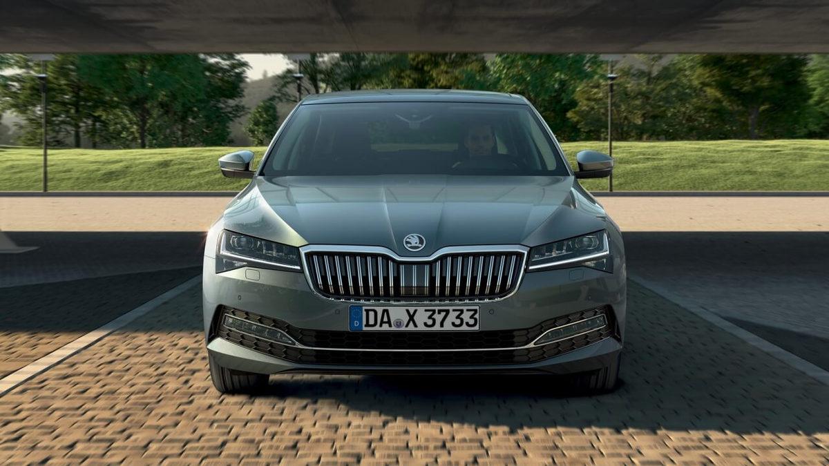 Sıra Dışı Hava Yastıkları ile Dikkat Çeken 2021 Model Skoda Superb’ün Özellikleri ve Fiyat Listesi