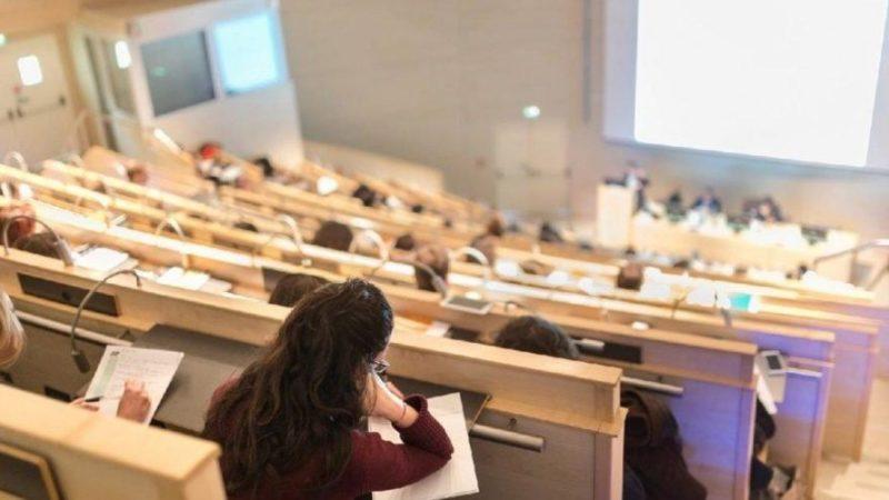 YÖK, Çevrimiçi Anketinin Sonuçlarını Paylaştı: Öğrenciler, Online Eğitim Devam Etsin İstiyor