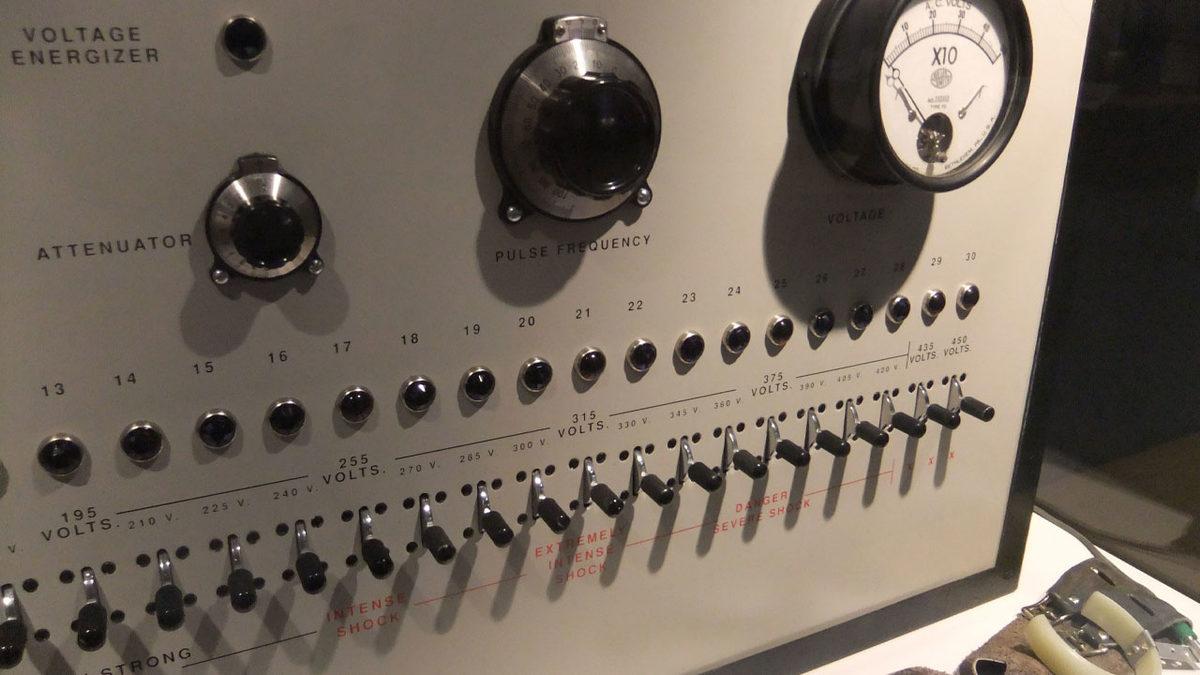 Sıradan İnsanları Katile Dönüştürmenin Ne Kadar Kolay Olduğunu Kanıtlayan Psikolojik Deney: Milgram