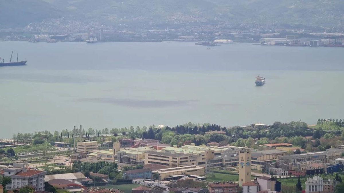 İzmit Körfezi, ’Nedeni Bilinmeyen Bir Şekilde’ Turkuaza Dönüştü: İşte Hayranlık Uyandıran Görüntüler