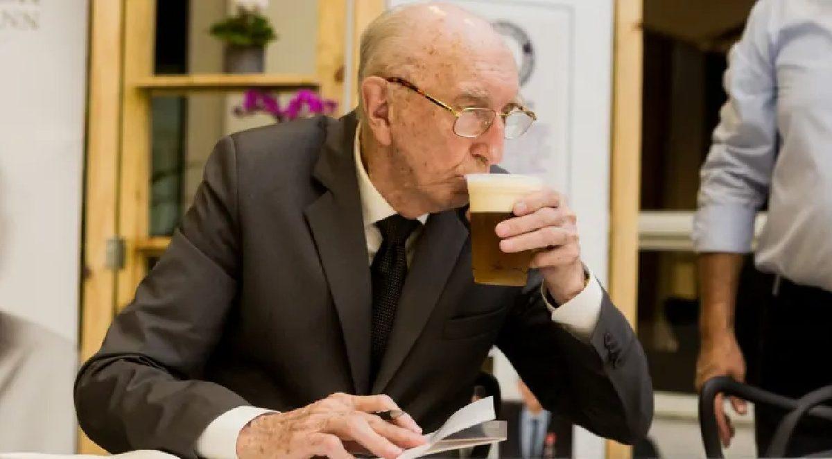 84 Yıl Aynı Şirkette Çalışarak Rekor Kıran 100 Yaşındaki Adamdan Kariyer Tavsiyesi: ’Hedeflerinizle Uyumlu Bir İşveren Bulun’