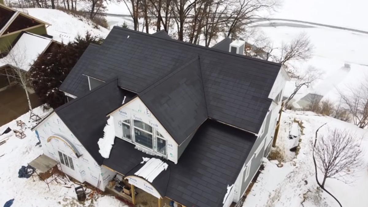 Tesla’nın Güneş Panelleri Biriken Kardan Böyle Kurtuluyor [Video]