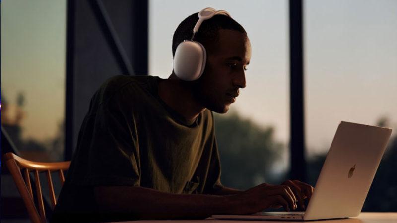 Apple, AirPods Max’in En Çok Eleştirildiği Noktasını Ortadan Kaldıracak Bir Çözümü Patentledi