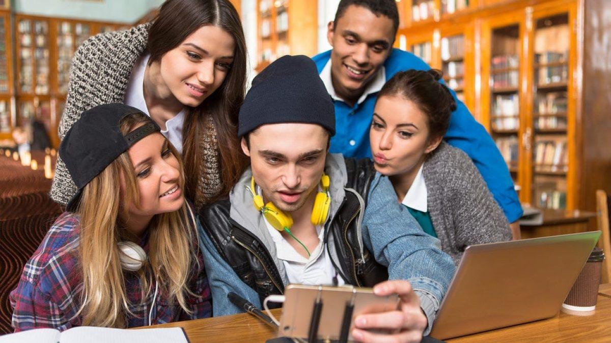 Herkesin Dilinde Olan Y ve Z Kuşakları Ne Anlama Geliyor, Aralarındaki Fark Nedir?