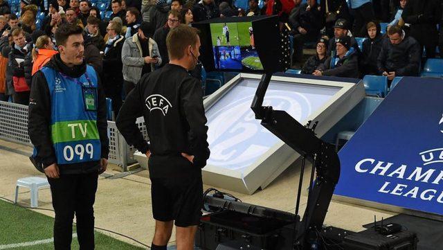 FIFA, Tartışmaları Bitirmek İçin Yarı Otomatik Ofsayt Sistemi Geliştiriyor