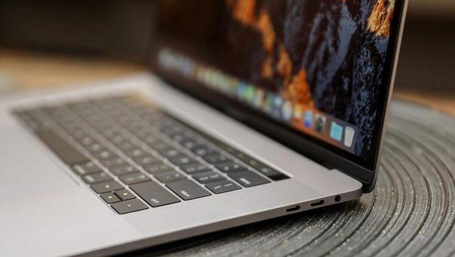 Apple Geri Adım Atıyor: SD Kart Okuyucu ve HDMI Girişi MacBook Pro’ya Geri Dönüyor