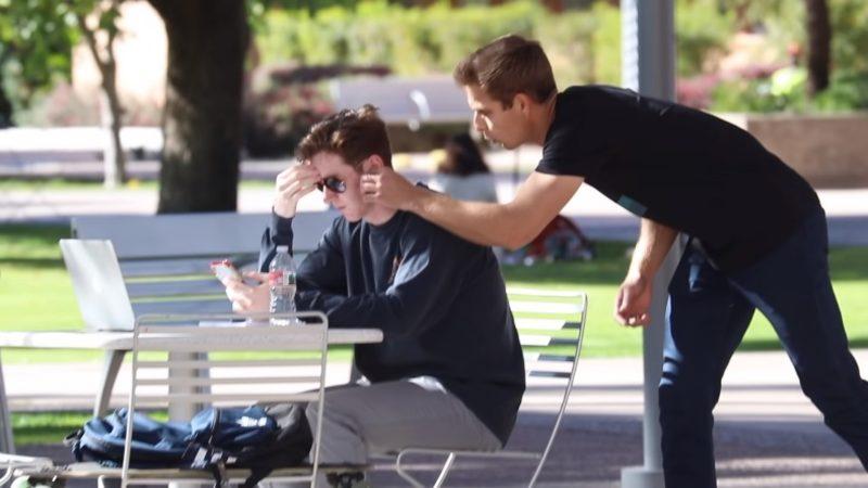 Bir YouTuber’ın Türkiye’de Yapsa Muhtemelen Başına İş Alacağı AirPods Max Hediyeli Şakası [Video]