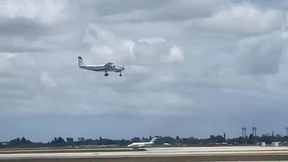 Film Sahnesi Gerçek Oldu: Pilotu Rahatsızlanan Uçağı, Uçuş Bilgisi Olmayan Yolcu İndirdi [Video]
