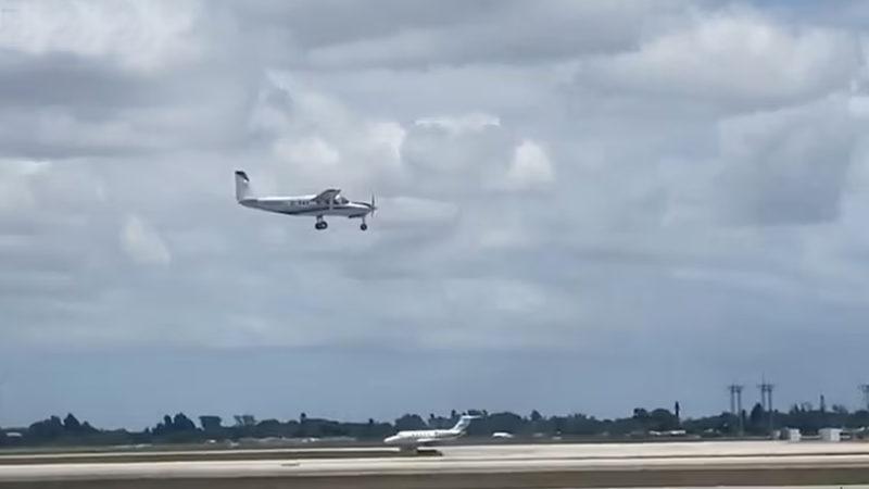 Film Sahnesi Gerçek Oldu: Pilotu Rahatsızlanan Uçağı, Uçuş Bilgisi Olmayan Yolcu İndirdi [Video]