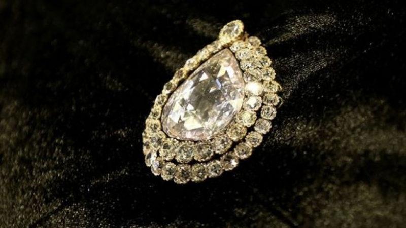 “Kaşıkçı Elması Çalındı” İddiaları Sosyal Medyayı Karıştırdı: Milli Saraylar’dan Açıklama Geldi!