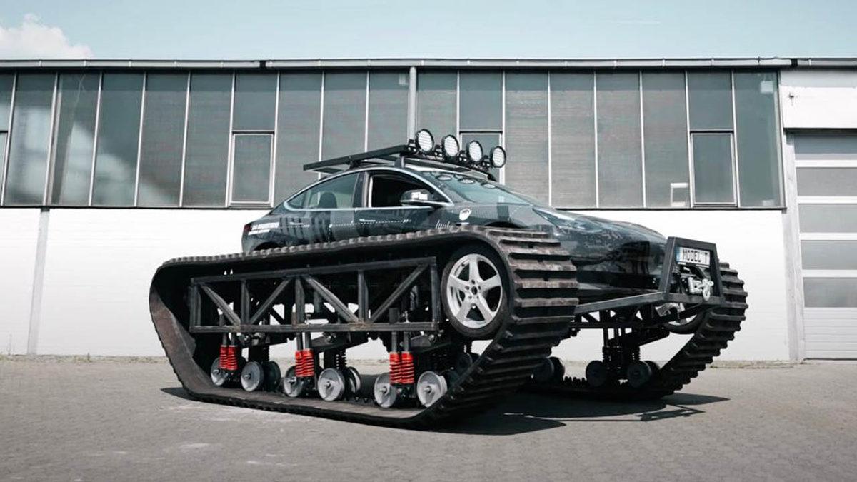 Tesla’nın En Ucuz Arabası Model 3 Modifiye Edilip Tanka Dönüştürüldü [Video]