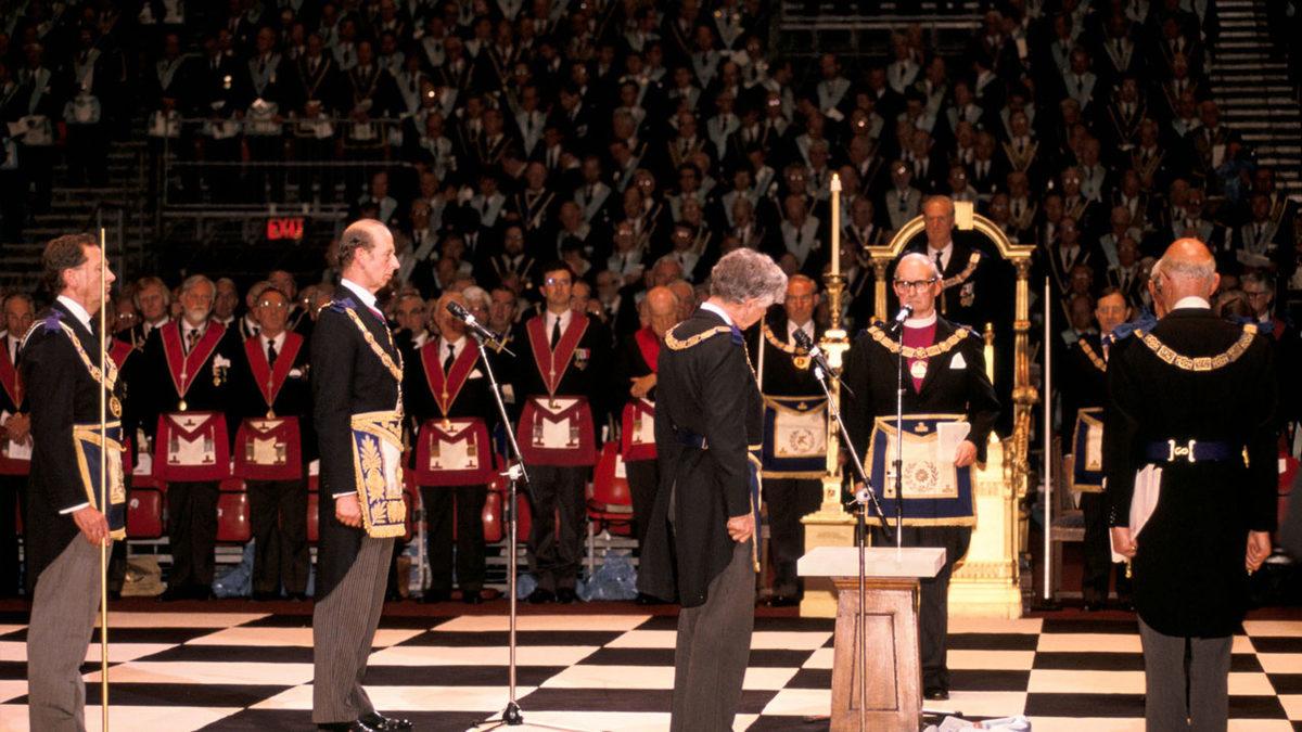 Milyonlarca İnsanın Sorgusuz Sualsiz İnandığı 7 Popüler Komplo Teorisi ve Gerçekleri