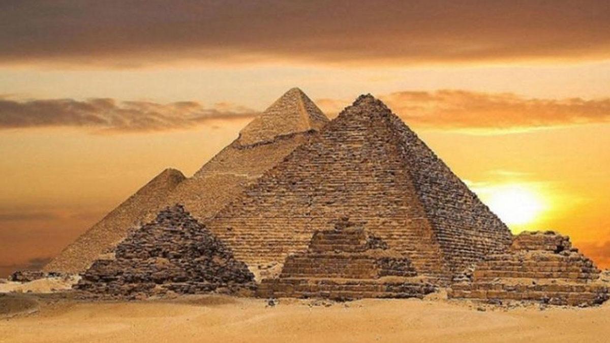 Milyonlarca İnsanın Sorgusuz Sualsiz İnandığı 7 Popüler Komplo Teorisi ve Gerçekleri