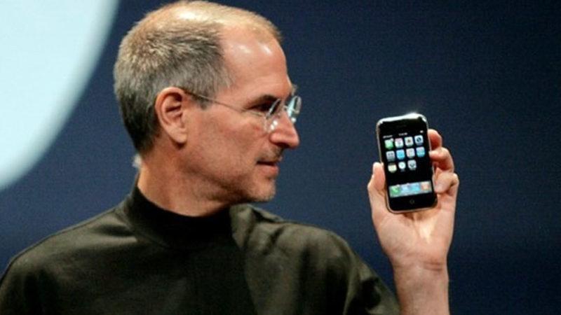 Steve Jobs, İlk iPhone’u Aslında ’SIM Kartsız’ Yapacaktı: Peki Yerine Ne Olacaktı?