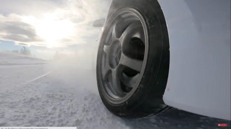 Yüksek Performanslı Dört Mevsim Lastiklerinin Karda Kapıştığı Test (Video)