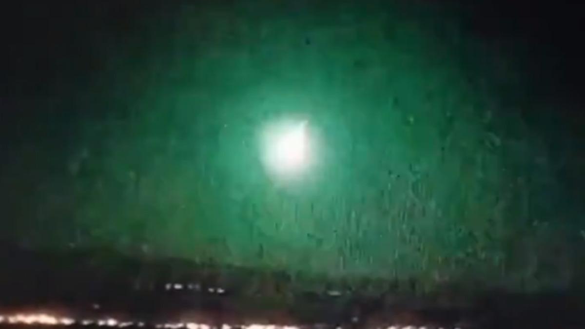 Türkiye’nin Pek Çok Şehrinden Görüldüğü Söylenen Meteorun Net Görüntüleri [Video]