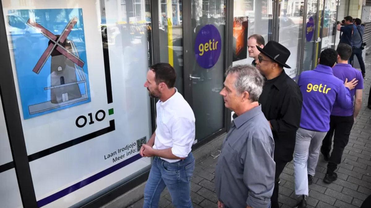 Getir, Hollanda’daki Deposunda Bir İlke İmza Attı: Vitrinlere ’Sanat’ Dokunuşu!